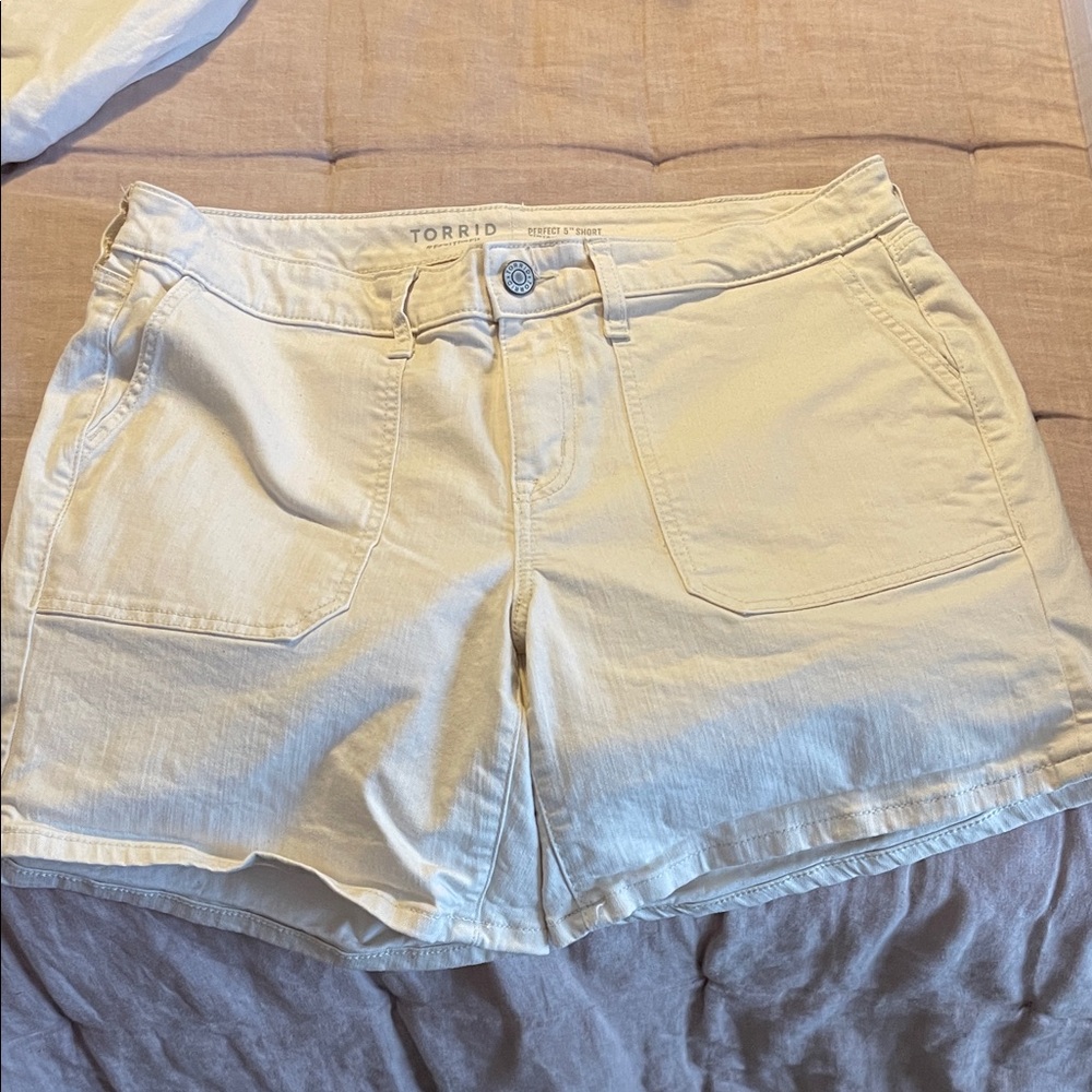 Torrid Natural Jean Shorts - Picture 2 of 3